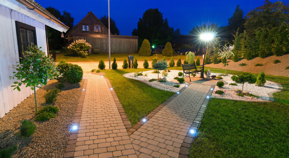 modern lighting design on an outdoor residential home walkway